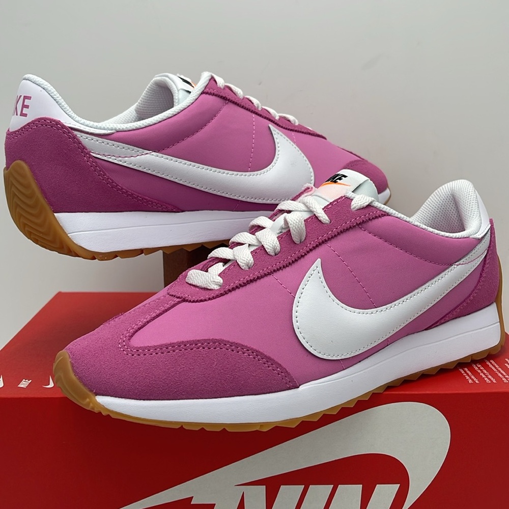 Nike WMNS Pacific
Playful Pink/Gum Light
Brown/Safety Orange/White
HM4771-602 - Picture 11 of 16